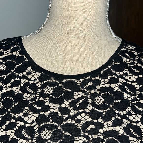 Liz Claiborne Black Lace Embellished Cap Sleeve Blouse size XL - Picture 2 of 6